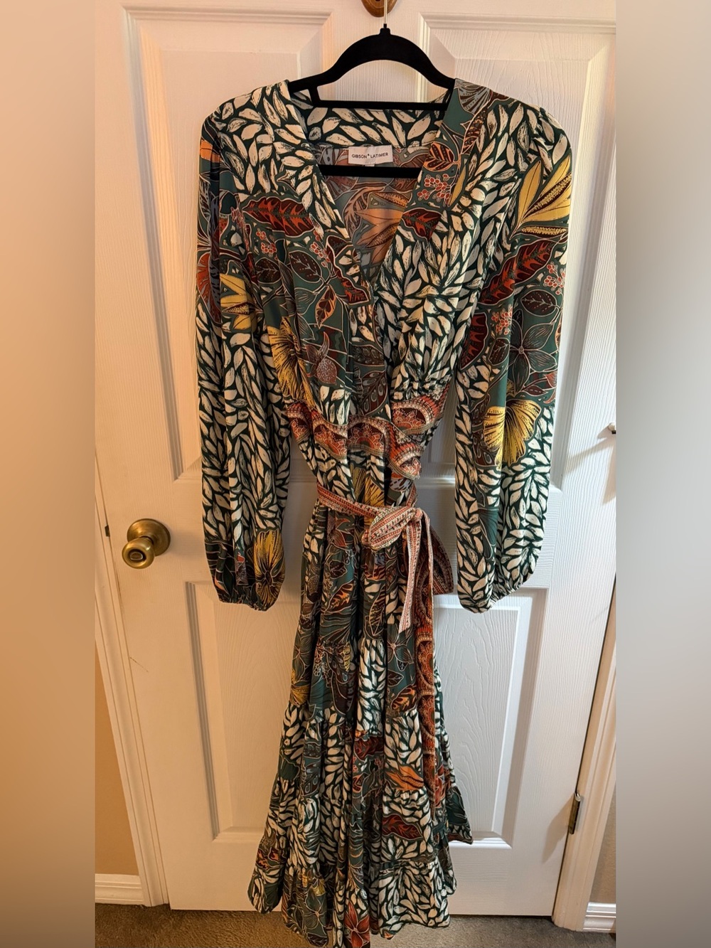 Gibson & Latimer Floral Print Midi Dress